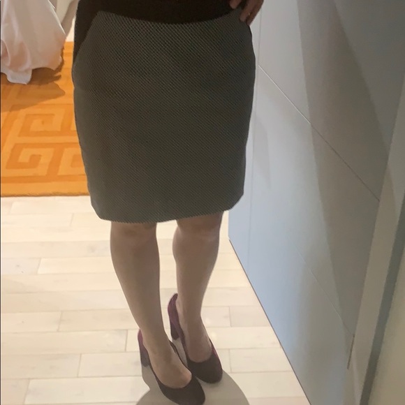 Black and white skirt - Picture 3 of 3